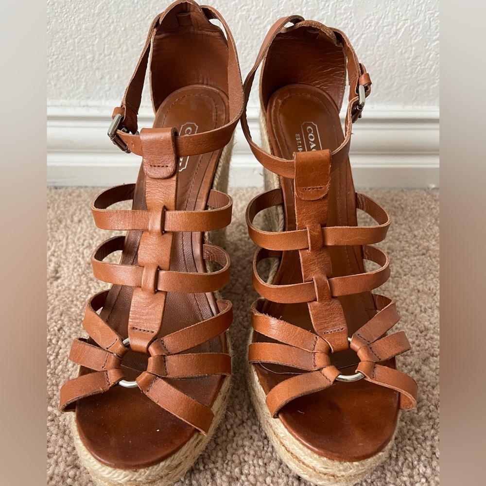 Coach Womens Sz 9 Tan Ankle Strap Cross Strap Stacked Wedge great condition